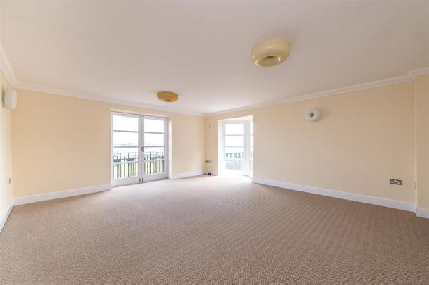 3 bedroom mews to rent - Photo 1