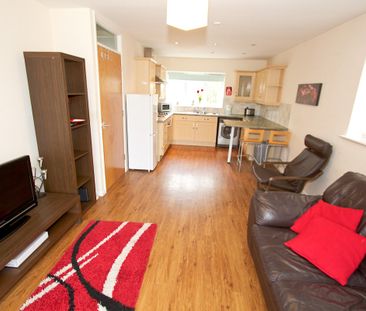 42 Barnsdale Close - Photo 2