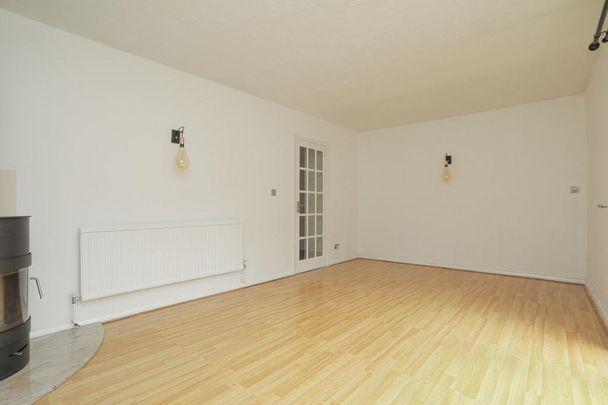 3 bedroom terraced house to rent - Photo 1