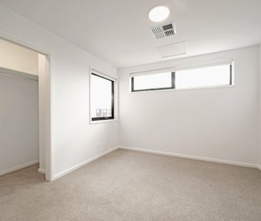 Townhouse in Coombs! - Photo 1