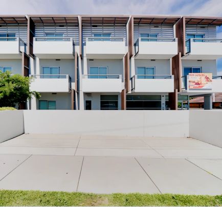 Standard Studio with balcony - Photo 1