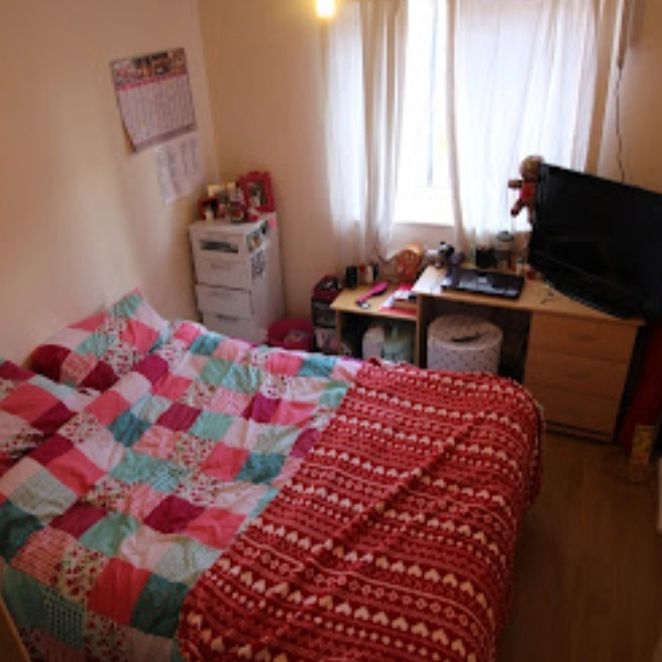 6 Bed - Flats 3&4 , 71 Cardigan Road, Hyde Park, Leeds - LS6 1EB - Student - Photo 1