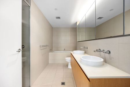 Immaculate Harbourside Living - Photo 5