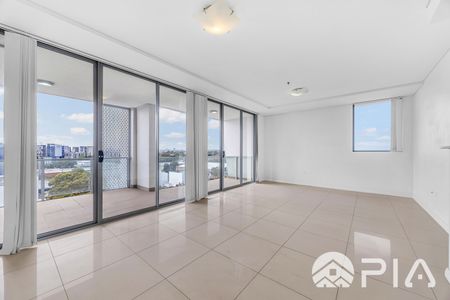 Spacious North Facing,3 Bedrooms Apartment on 9th Floor For Lease - Photo 4