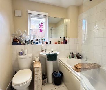 Meadow Road, Farnborough, Hampshire, GU14 - Photo 4