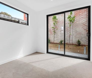 4/140 Yarra Street, Abbotsford VIC 3067 - Photo 3