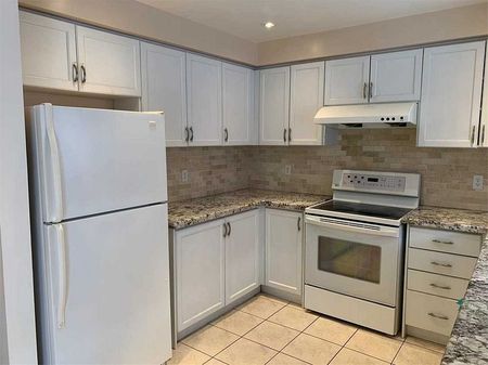 For Lease - 27 Moresby Street, Richmond Hill, Ontario - Photo 2