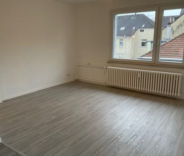 Sehr schöne renovierte 2 Zimmer Wohnung in Gelsenkirchen zu vermieten - Photo 2