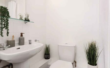 Premium Ensuite - Photo 3