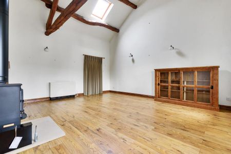 2 bedroom barn conversion to rent - Photo 3