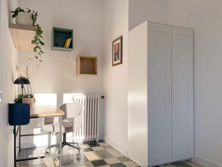 Carrer de Roger de Llúria, Barcelona, Catalonia 08009 - Photo 3