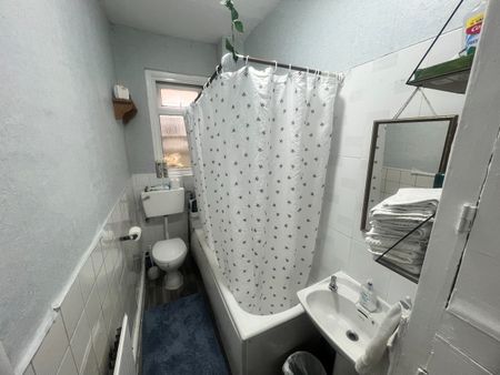 2 Bed Maisonette, Eastcote Road, HA2 - Photo 5