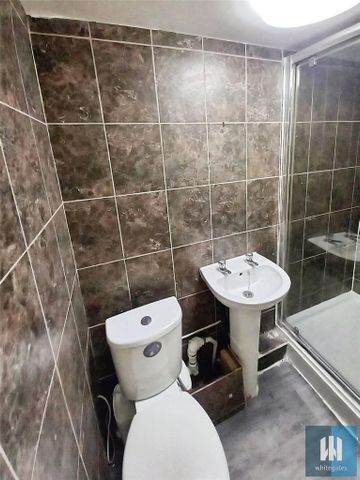 1 bedroom in a house share to rent - Photo 3