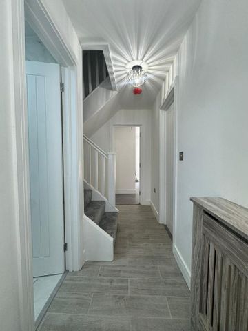 5 bedroom semi-detached house to rent - Photo 4