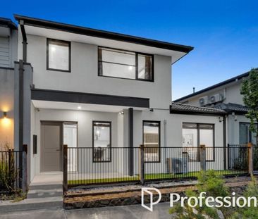 Modern 4-Bedroom Townhouse - Photo 1