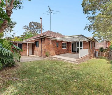 Beautifully Renovated Family Home in a Tranquil Tree-Lined Street - Photo 2