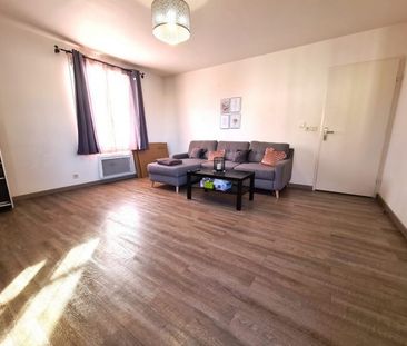 A LOUER - APPARTEMENT - 2 CHAMBRES + 2 PARKING - Photo 1