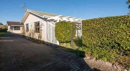 Charming 3BR Home in Glenholme - Photo 5