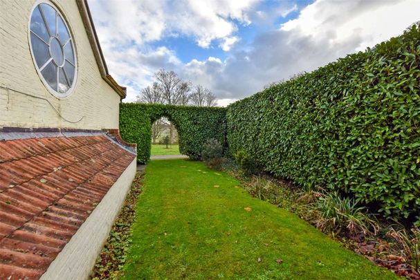 Private Bell Tower apartment within the grounds of the impressive Britwell House in the rolling Oxfordshire countryside - Photo 1