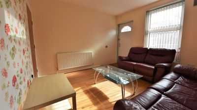 5 bedroom House in Burley Lodge Road, Leeds - Photo 2