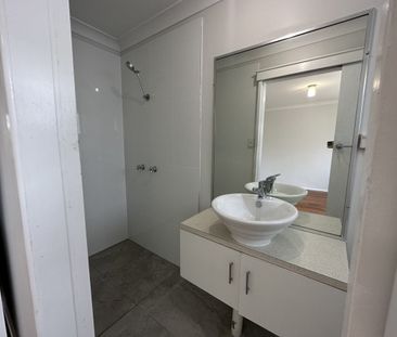 Clean and tidy unit in convenient location! - Photo 4