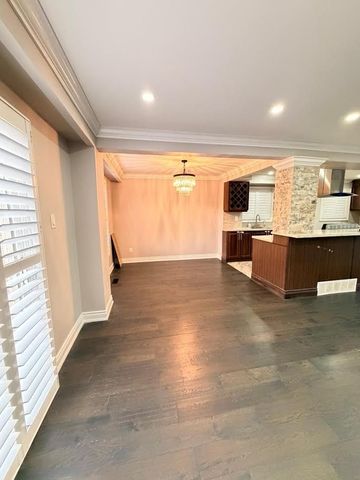 For Lease - 10 Salisbury Circle, Brampton, Ontario - Photo 2