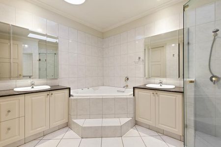 1/25 Keeron St, Caulfield South VIC 3162 - House For Rent | Domain - Photo 4