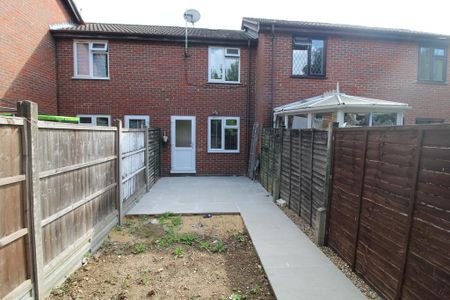 2 bedroom terraced house to rent - Photo 3