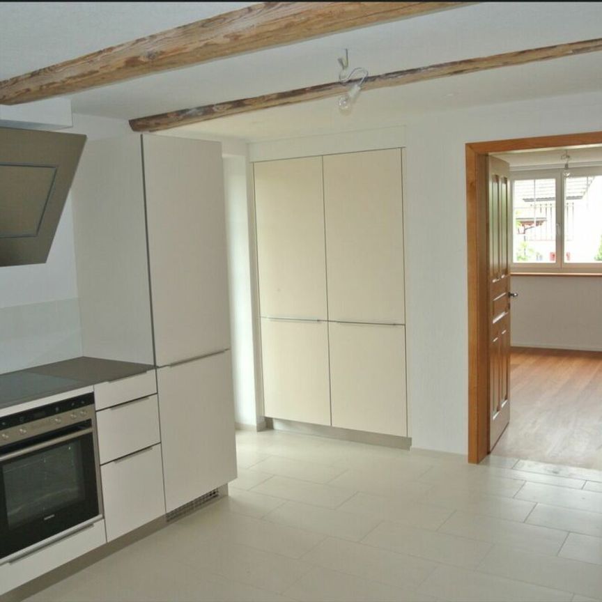 Garden apartment with historic charm - Photo 1