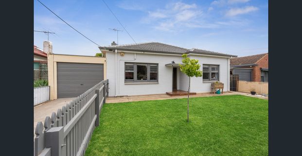 Charming 1940s Art Deco Home! - OPEN TO VIEW TUESDAY 18th NOVEMBER 5.15pm - 5.30pm - Photo 1