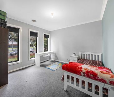 Family home with Solar panels - Photo 6
