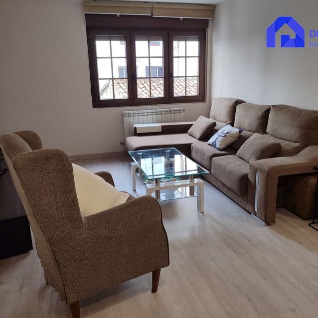 Alquiler de piso en Calle Caveda - Photo 1