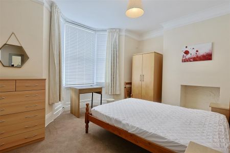 2 bedroom Student Flat to rent in Grosvenor Road, Jesmond, Newcastle Upon Tyne, NE2 - Photo 5