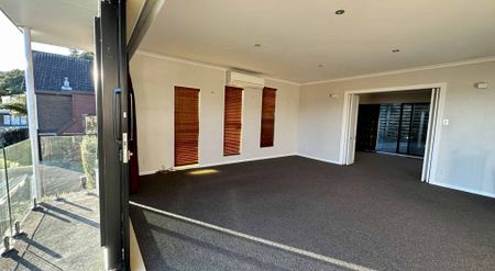 Spacious Family Home with Stunning Valley Views - Photo 2