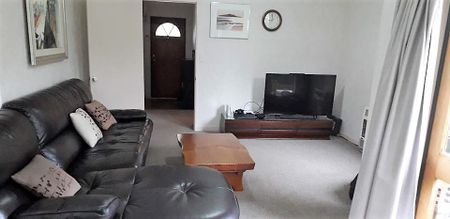 Awapuni - 3 Bedrooms - Photo 2