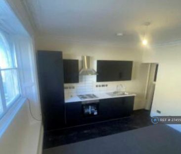 2 bedroom maisonette to rent - Photo 2