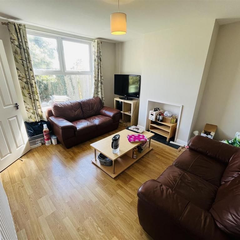 4 bedroom terraced house to rent - Photo 1