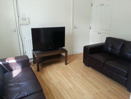 5 Bedroom Student House - Photo 2