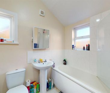 3 bedroom terraced house to rent - Photo 6