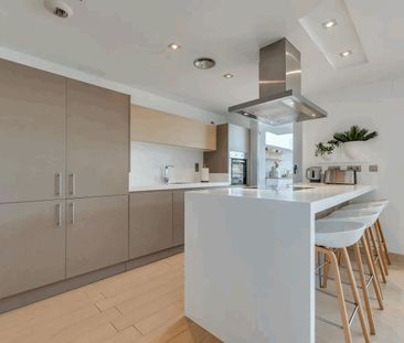 Middle Floor Apartment in Benahavís - Photo 4