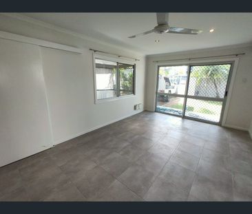 1/213 McLeod Street, Cairns North, Qld 4870 - Photo 3