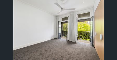 A home of style, location and size - Photo 3