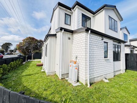 PAPAKURA, 4 BEDROOMS - Photo 4
