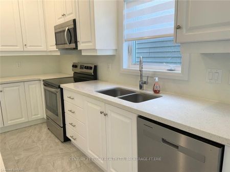For Lease - 11 Beach Walk Crescent, Fort Erie, Ontario - Photo 4