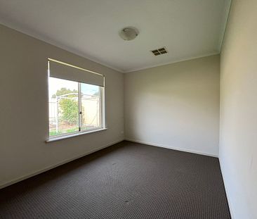 Modern 4 Bedroom Family Home&excl; - Photo 1