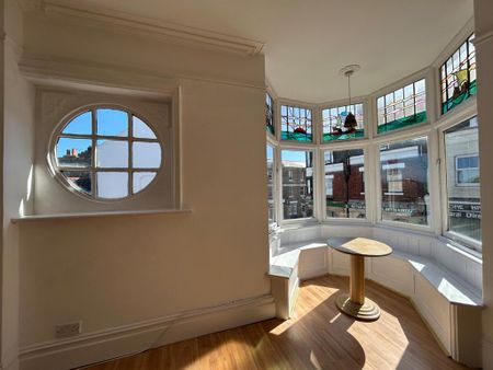 2 bedroom flat to rent - Photo 2