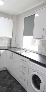 4 bedroom apartment to rent - Photo 3