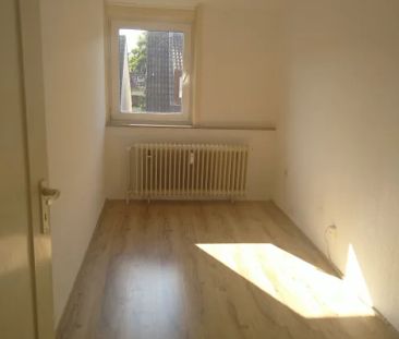 ruhige 2,5 Zimmer Dachgeschosswohnung ohne Balkon - Foto 3