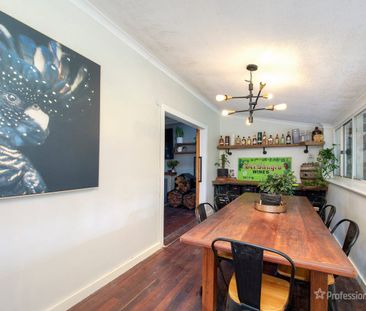 Funky 2-Bed, 2-Bath Home on Huge 1,012m² Block - Photo 3