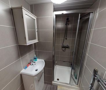 6 bedroom house to rent - Photo 2